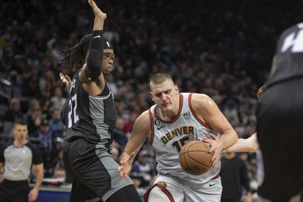  约基奇20+20掘金稳居西部榜首  